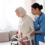 Les soins infimiers dispensés à domicile : quels avantages ?